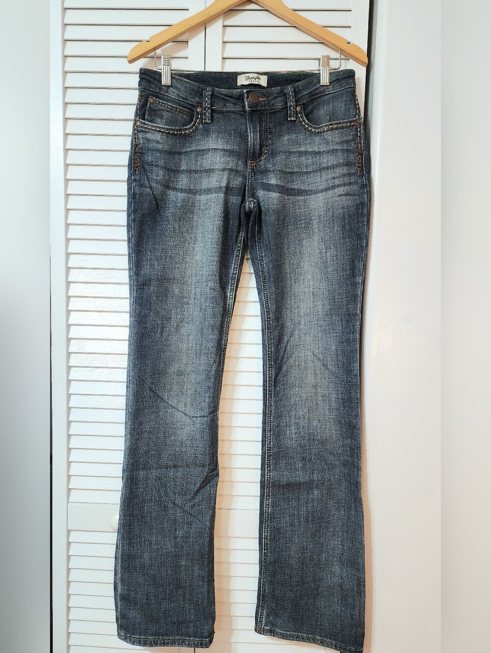 Wrangler Women’s Retro Faded Blue Bootcut Jeans